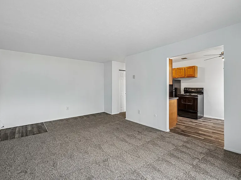 Dearborn Club Apartments — Photo 16