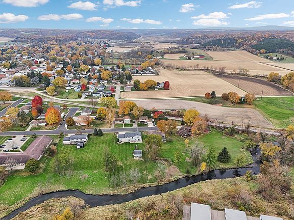 3rd image of 1514 River View Dr