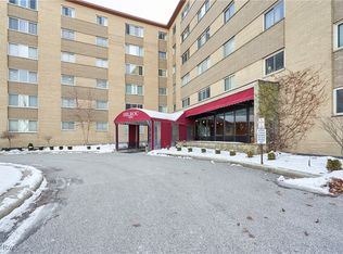 18501 Hilliard Blvd, Rocky River, OH 44116