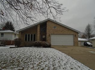 9720 Lorraine Dr, Countryside, IL 60525