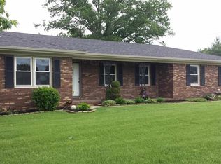 800 Oak Hurst Dr, Hopkinsville, KY 42240