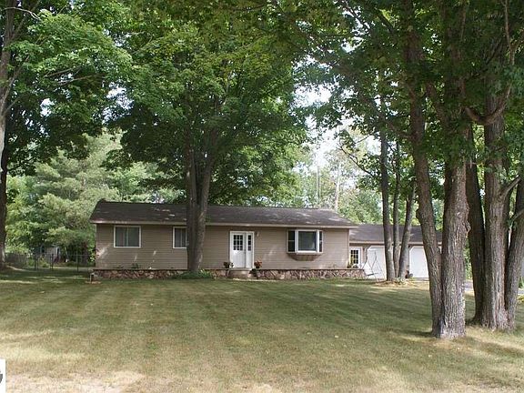 3rd image of 8800 Red Pine Dr