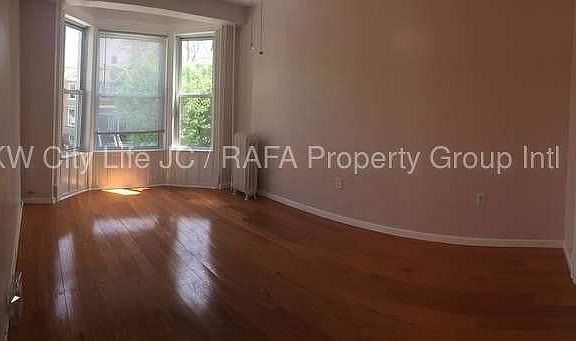 3rd image of 279 Pacific Ave