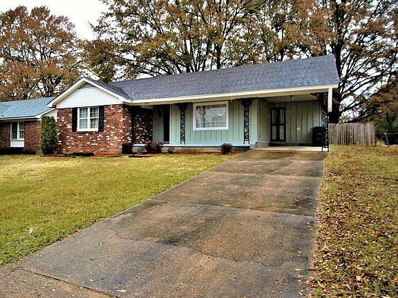 3rd image of 1676 Colonial Hills Dr