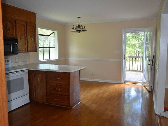 4th image of 133 Club House Dr