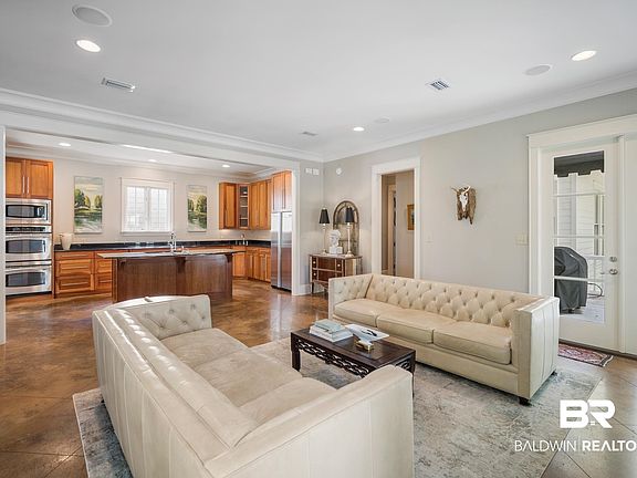 5th image of 131 Savannah Sq