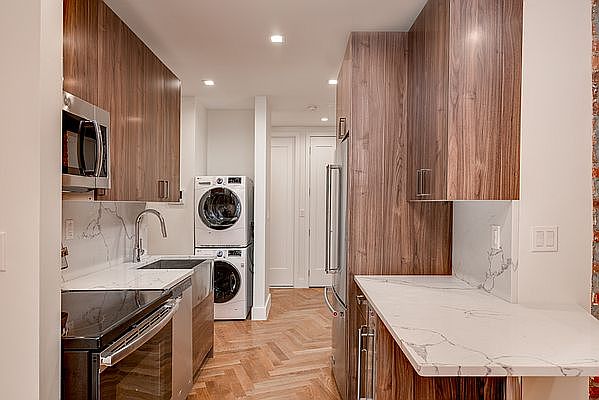 1st image of 941 Washington Ave #660