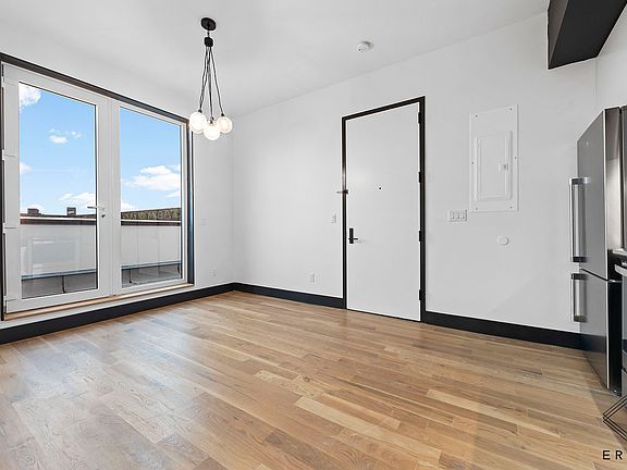 4th image of 921 Broadway #5R