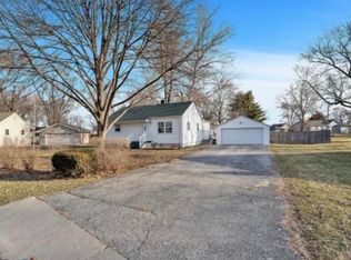 218 Oak St, Crown Point, IN 46307