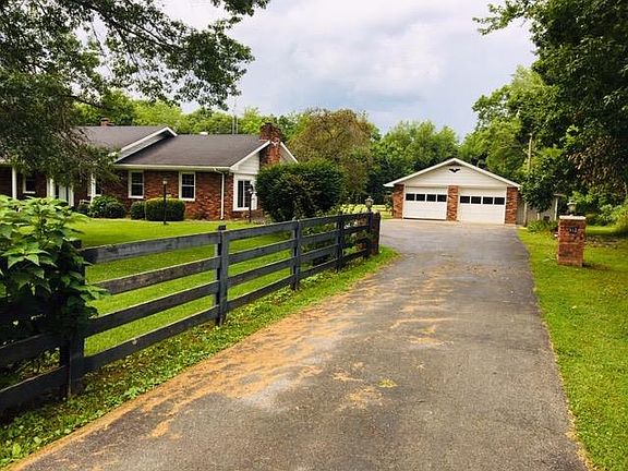 4th image of 143 Lucians Ln