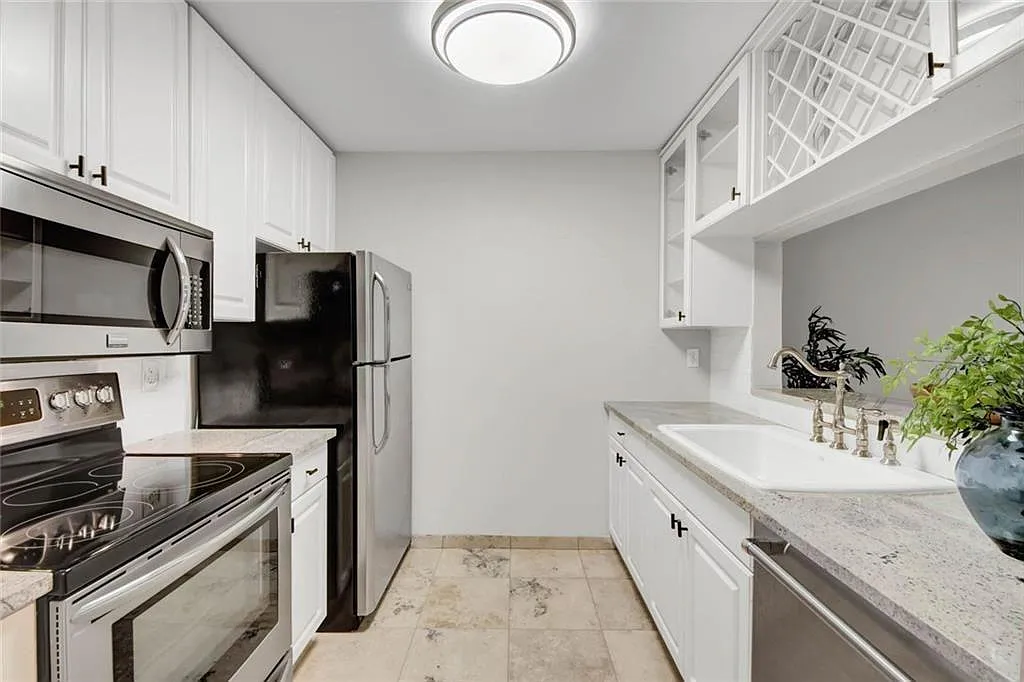 1 bed, 1.0 bath, 713 sqft, $1,600 — Photo 4