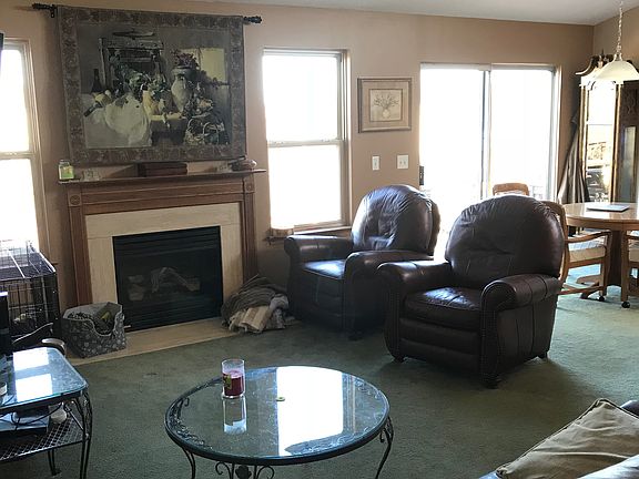 Living room, vaulted ceiling