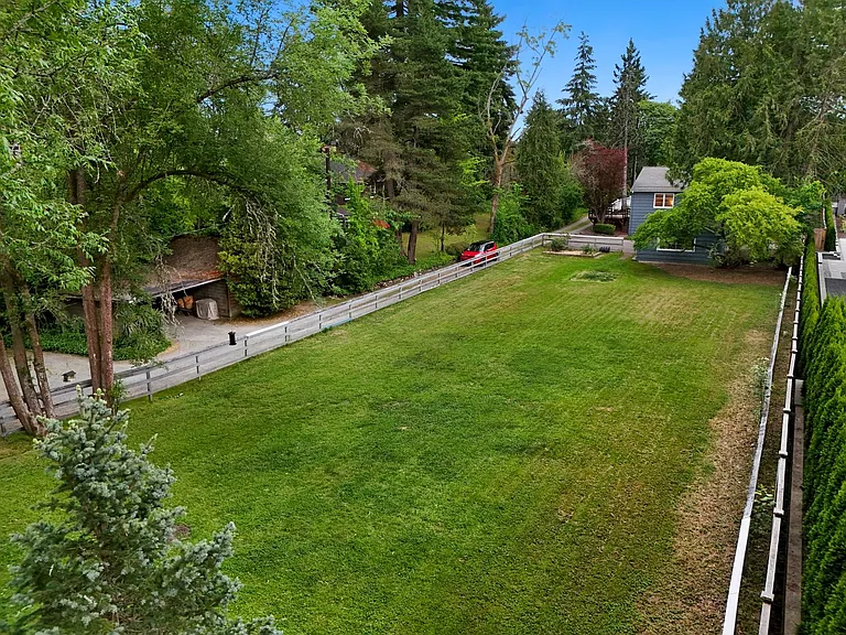7658 NE 12th St — Photo 28