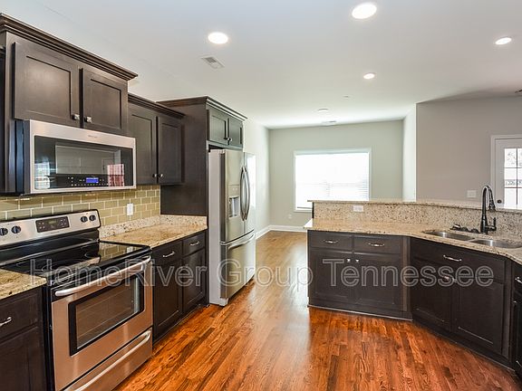 5th image of 2000 Azalea Ct N