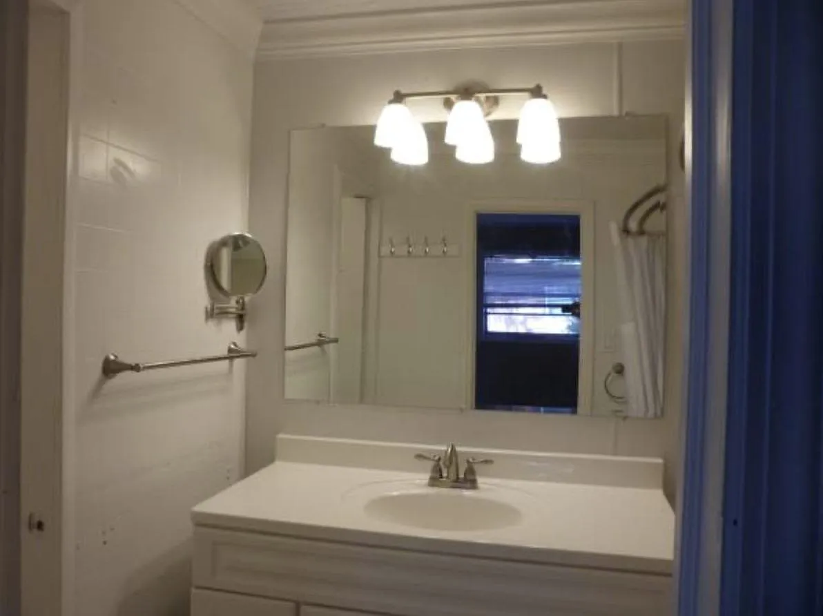 4 bed, 1600 sqft, $2,200 — Photo 4
