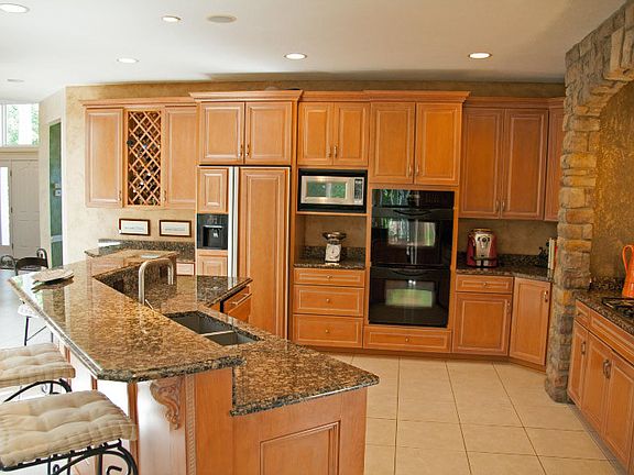3rd image of 900 Silverbrook Ct