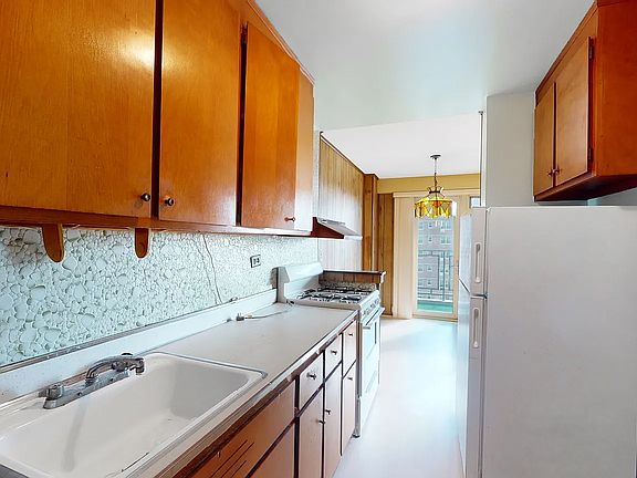 4th image of 2930 W 5th St APT 19J