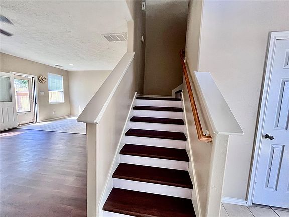 3rd image of 2811 Hackamore Hollow Ln