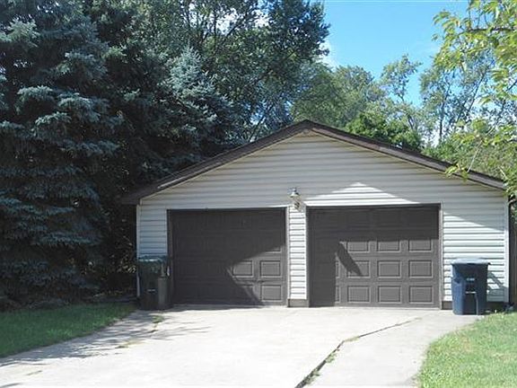 2nd image of 105 Willow Ct