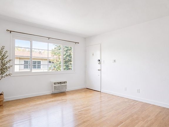 5th image of 1553-1555 Riverside Dr #1555-06