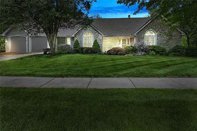 1st image of 408 Camelot Dr