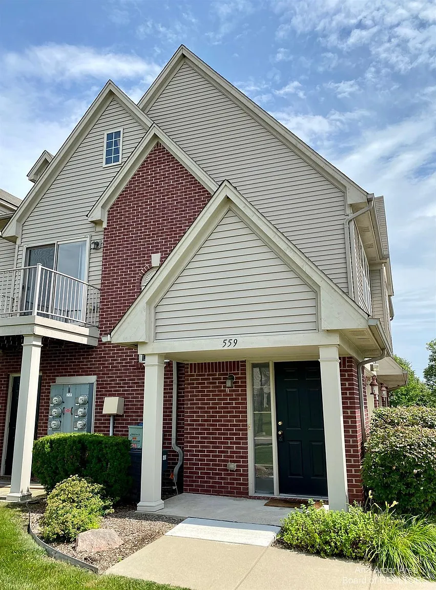 559 Addington Ln photo 1