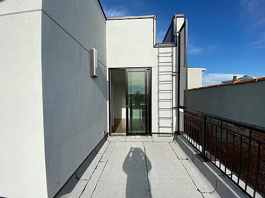 Rented by Artur Gutman, LREB | media 12