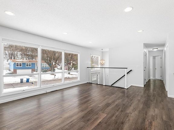 4th image of 5912 Stoneybrook Dr