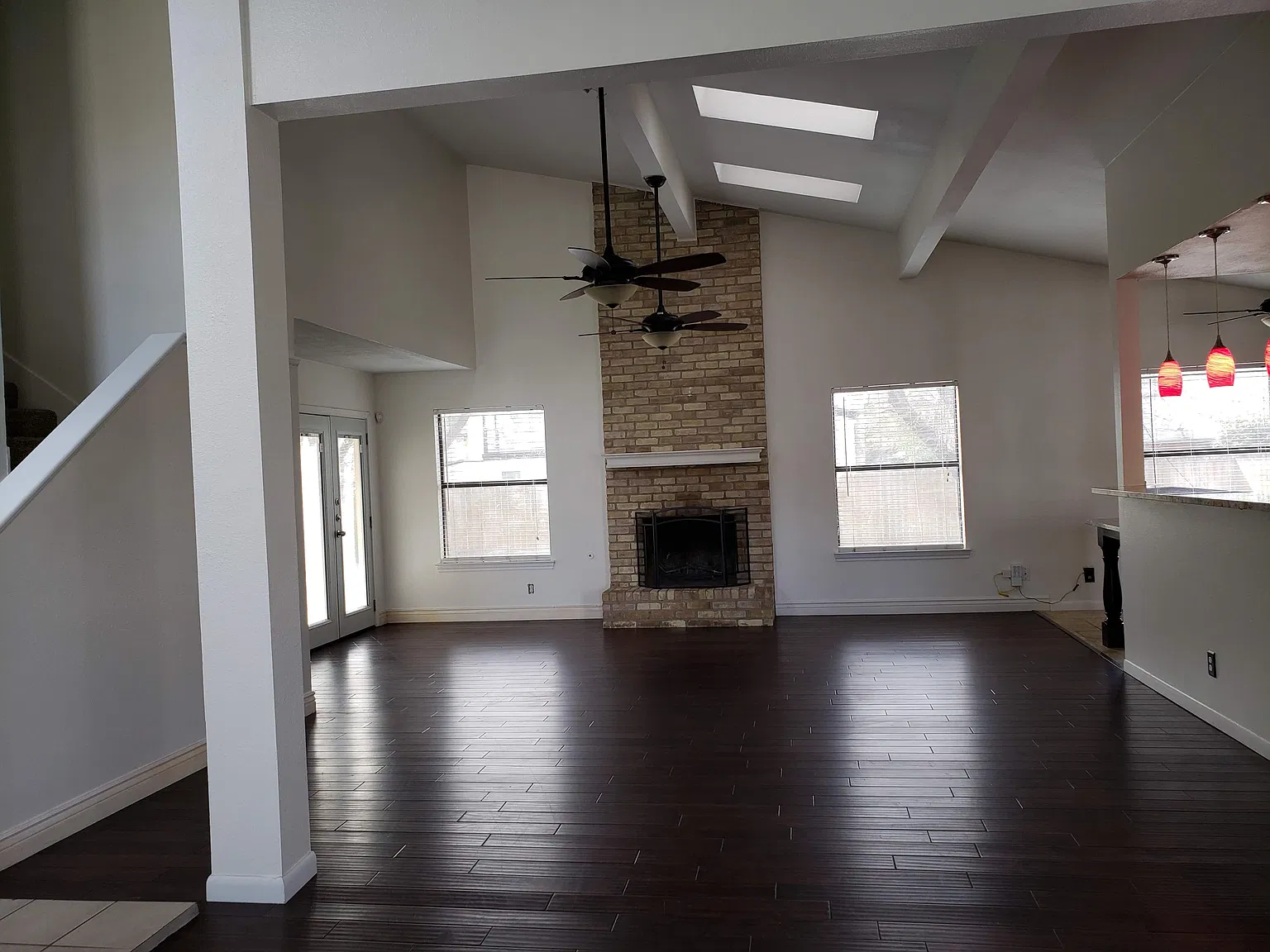 3 bed, 2.5 bath, 2176 sqft, $2,350 — Photo 3