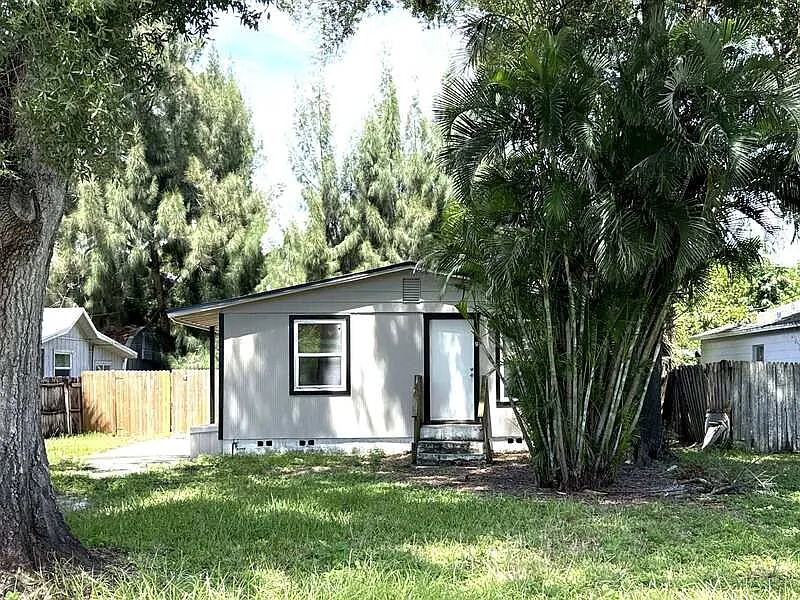 2 bed, 1.0 bath, 720 sqft, $1,895 — Photo 3