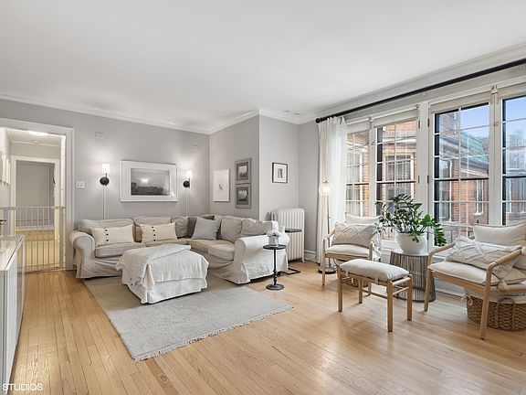 2nd image of 719A Hinman Ave APT 3S