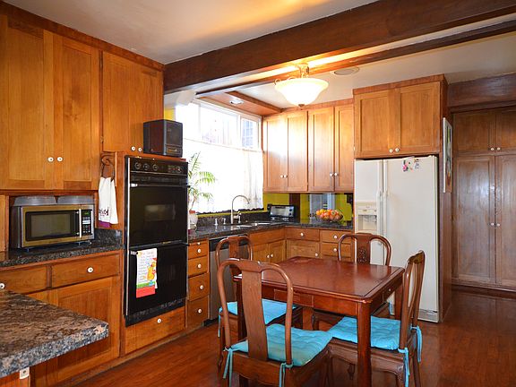 4th image of 135 Darien Way