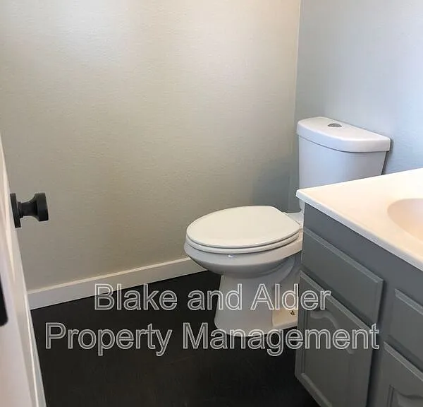 2410 SE 9th Ct — Photo 6