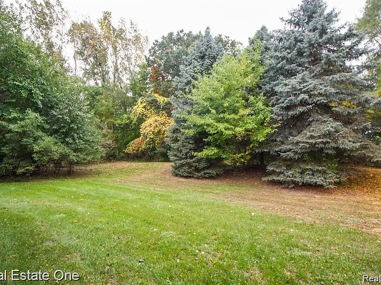 1520 Porter Cir — Photo 23