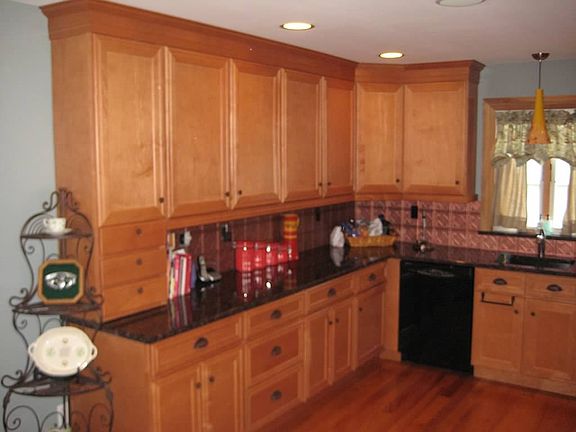 5th image of 330 Dongan Hills Ave