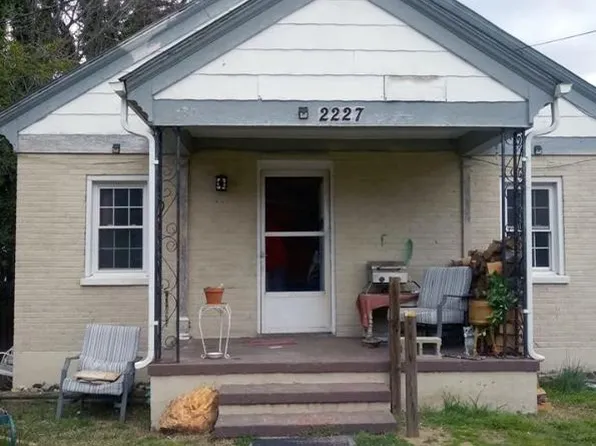 2227 Roanoke Ave SW, Roanoke, VA 24015