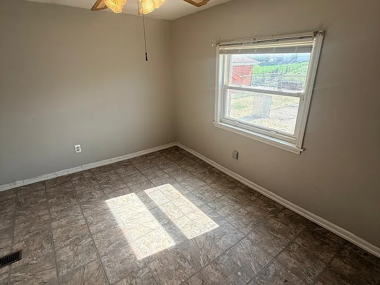 6148 Laura Ave — Photo 35