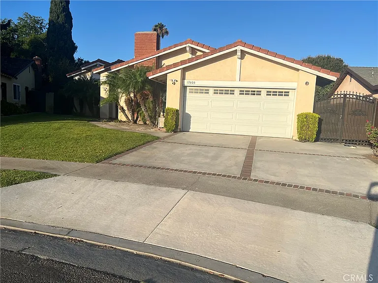 17606 Kensington Ave — Photo 1
