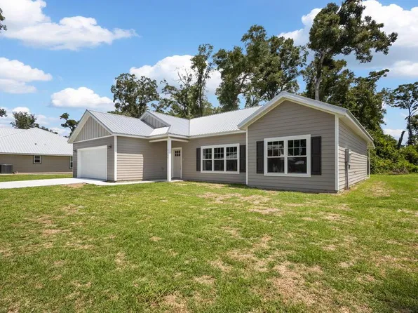 9100 Dorie Dr, Fanning Springs, FL 32693