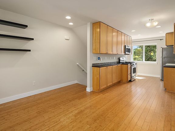 5th image of 737 S Homer St Unit B
