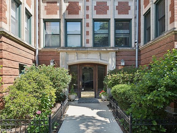 2nd image of 434 W Aldine Ave APT 2C