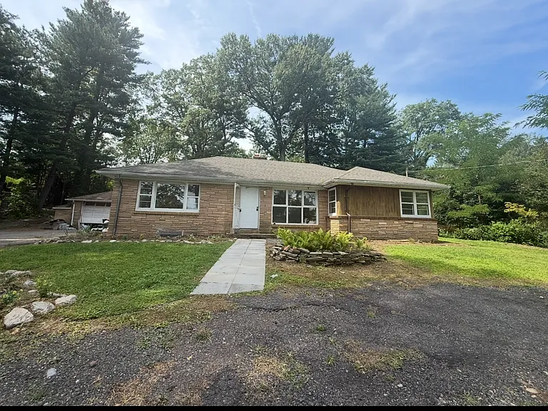 166 Midwood Rd — Photo 2