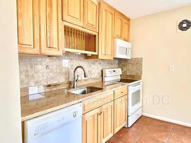 5514 Chillum Pl NE #NE — Photo 2