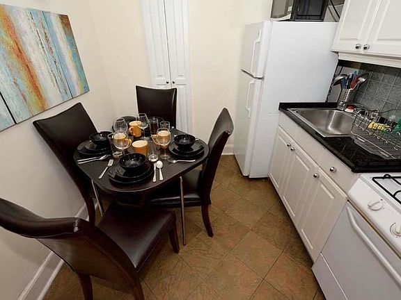 5th image of 405 E 61st St #5