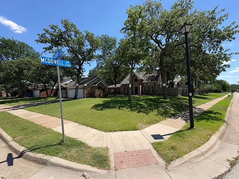500 Holliday Ln — Photo 20