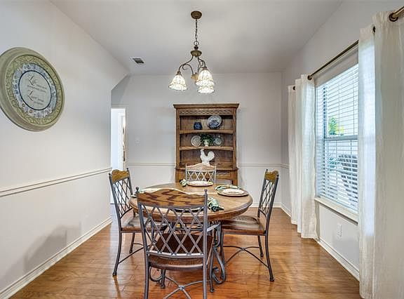 5th image of 720 Meadow Lake Dr