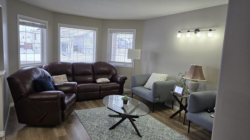 Edmonton House for rent - 3 Bedrooms — photo 3