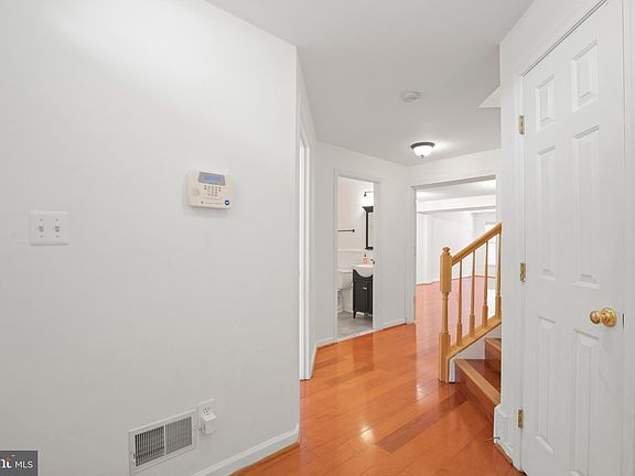 3rd image of 2569 Sutters Mill Dr