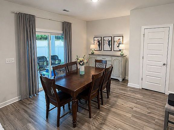 3rd image of 119 Longleaf Ln