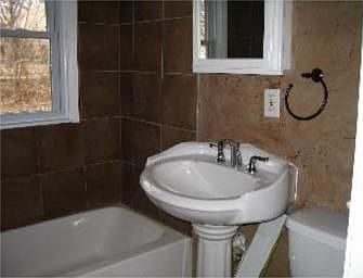 4th image of 2724 N 33rd St